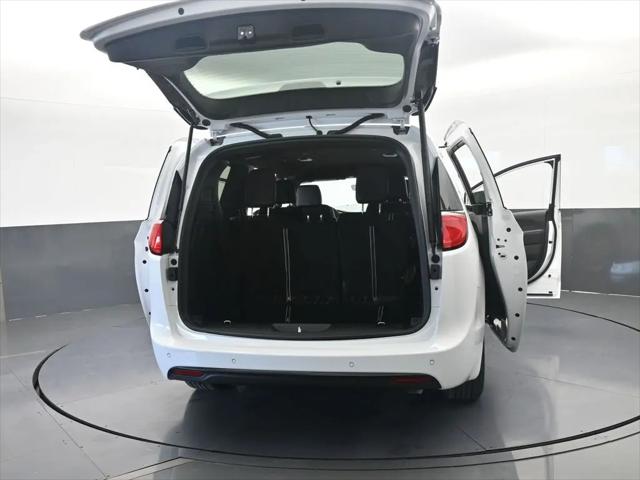 2026 Chrysler Voyager LX