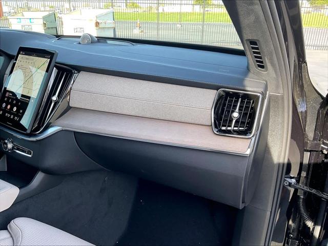 2026 Volvo XC90 Plug-In Hybrid Ultra Dark Theme, T8 AWD, Electric/Gasoline, 7 Seats
