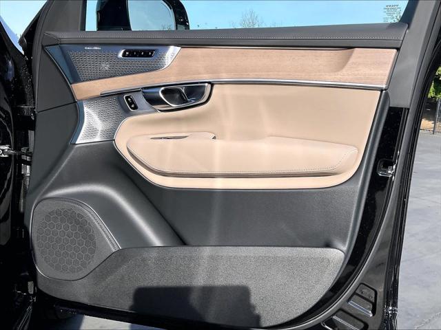 2026 Volvo XC90 Plug-In Hybrid Ultra Dark Theme, T8 AWD, Electric/Gasoline, 7 Seats