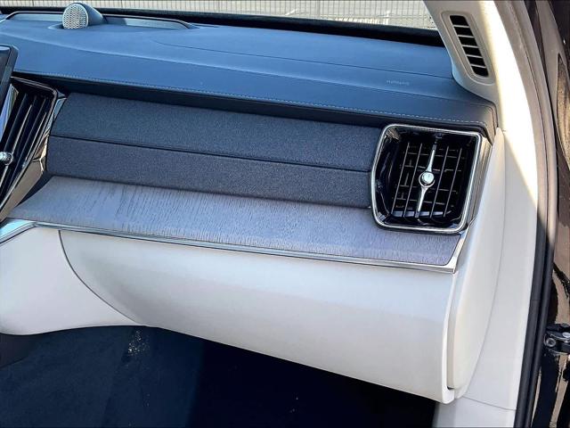 2026 Volvo XC90 Plug-In Hybrid Ultra, T8 AWD, Electric/Gasoline, Bright, 7 Seats