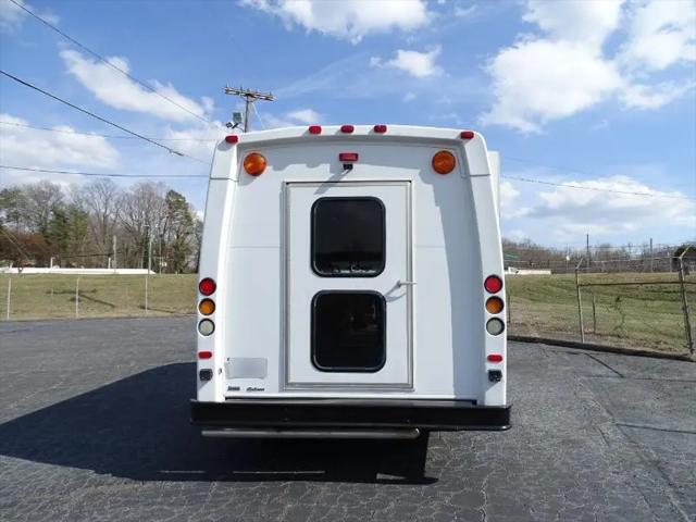 2010 Ford E-350 Cutaway E350 Shuttle Bus