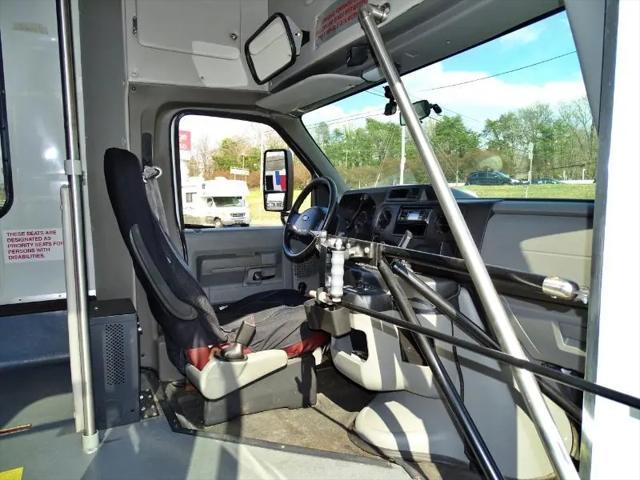 2010 Ford E-350 Cutaway E350 Shuttle Bus