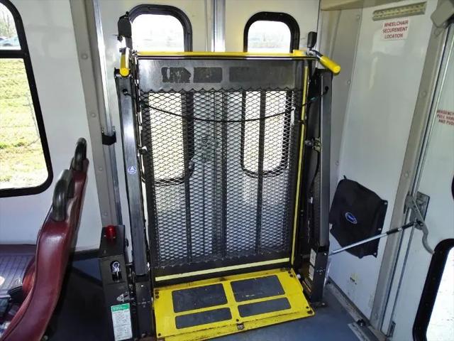 2010 Ford E-350 Cutaway E350 Shuttle Bus