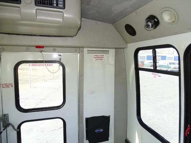 2010 Ford E-350 Cutaway E350 Shuttle Bus