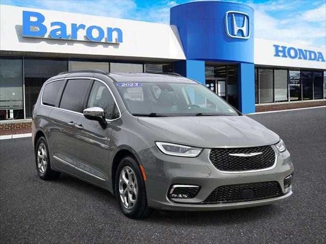 2023 Chrysler Pacifica Limited for sale in Patchogue, NY