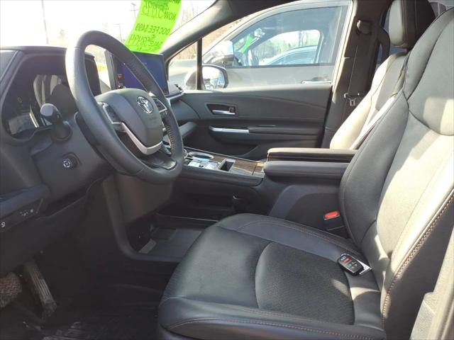 2025 Toyota Sienna Platinum