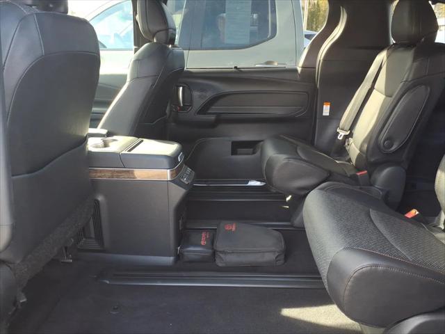 2025 Toyota Sienna Platinum