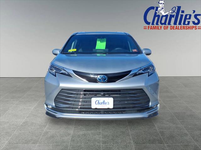 2025 Toyota Sienna Platinum