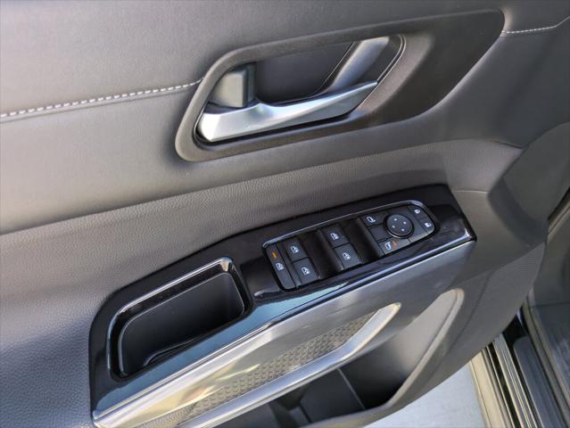 2023 Nissan Pathfinder SL FWD