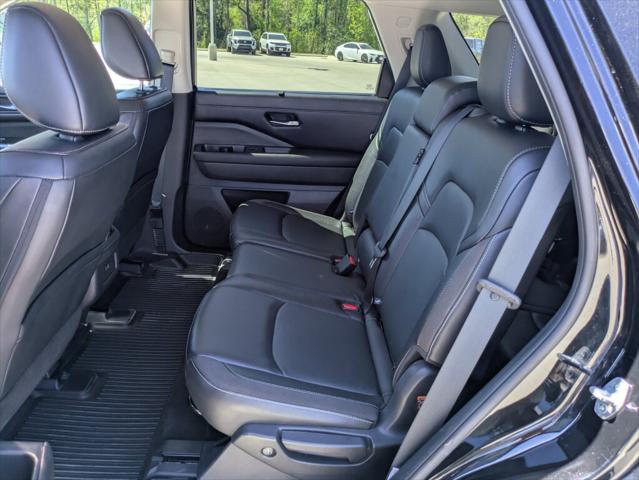 2023 Nissan Pathfinder SL FWD