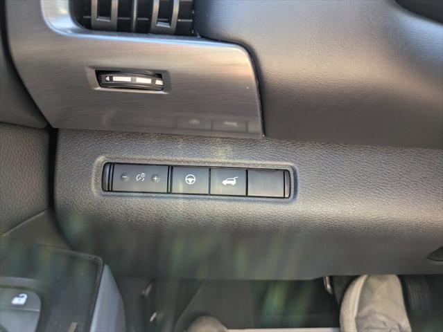 2023 Nissan Pathfinder SL FWD