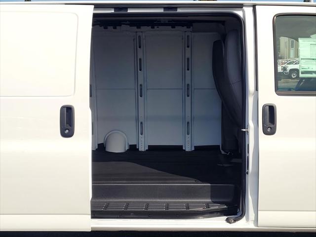 2026 Chevrolet Express Cargo Van 2500 Regular Wheelbase, WT, RWD