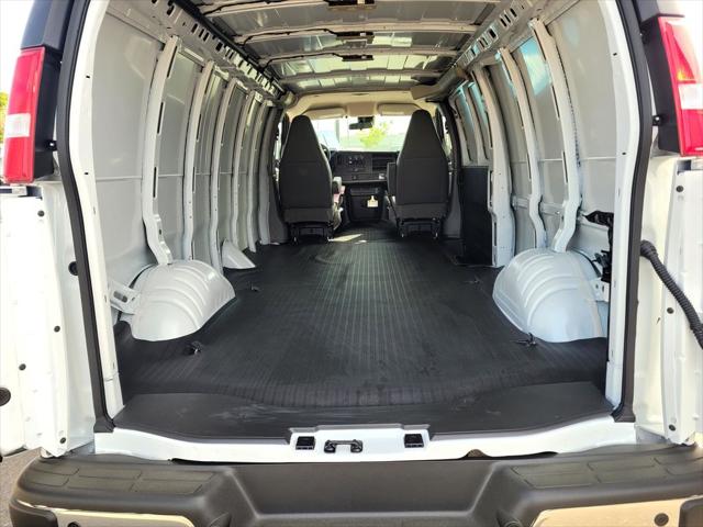 2026 Chevrolet Express Cargo Van 2500 Regular Wheelbase, WT, RWD
