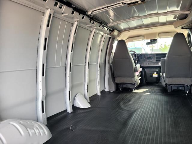 2026 Chevrolet Express Cargo Van 2500 Regular Wheelbase, WT, RWD