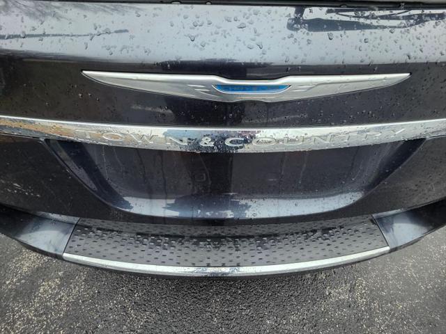 2013 Chrysler Town & Country Touring-L