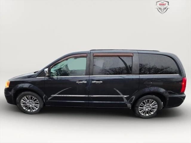 2013 Chrysler Town & Country Touring-L
