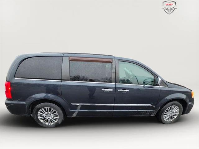 2013 Chrysler Town & Country Touring-L