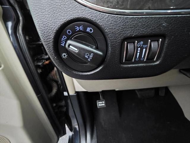 2013 Chrysler Town & Country Touring-L