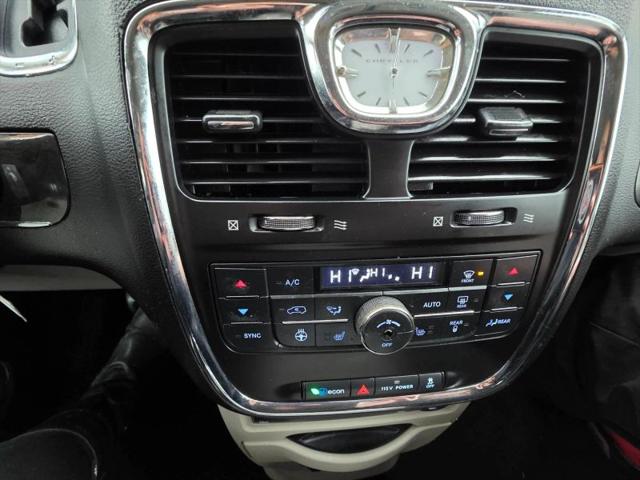2013 Chrysler Town & Country Touring-L