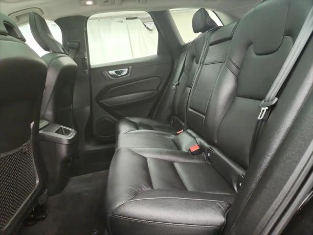 2022 Volvo XC60 B5 Momentum