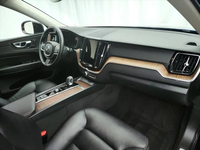 2022 Volvo XC60 B5 Momentum