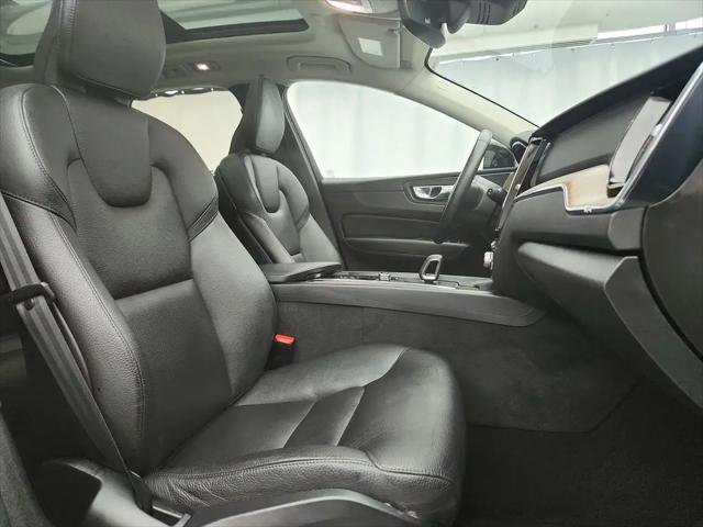 2022 Volvo XC60 B5 Momentum