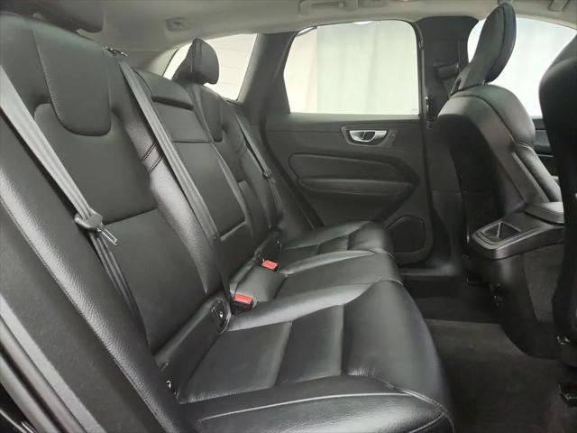 2022 Volvo XC60 B5 Momentum