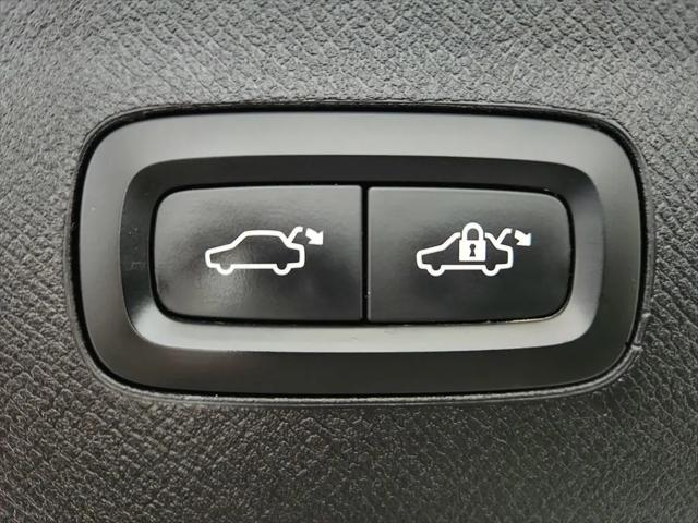 2016 Volvo XC90 T5 Momentum