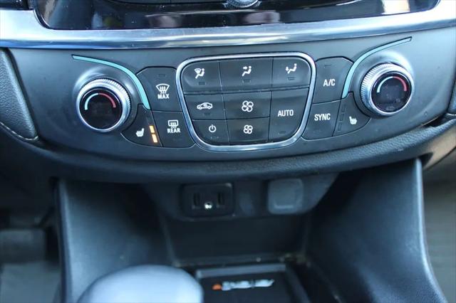 2023 Chevrolet Traverse FWD LT Leather