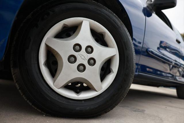 2005 Chevrolet Cavalier Base