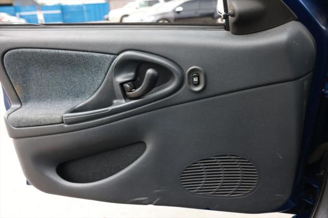 2005 Chevrolet Cavalier Base