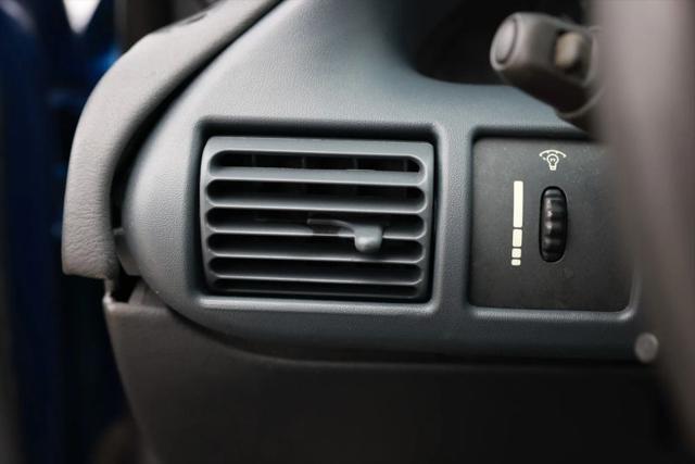 2005 Chevrolet Cavalier Base