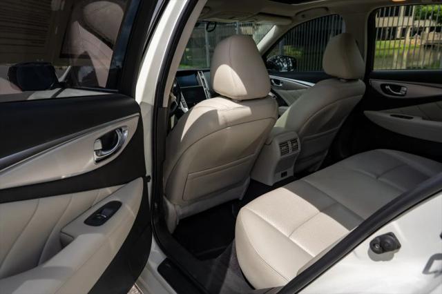 2022 INFINITI Q50 LUXE AWD