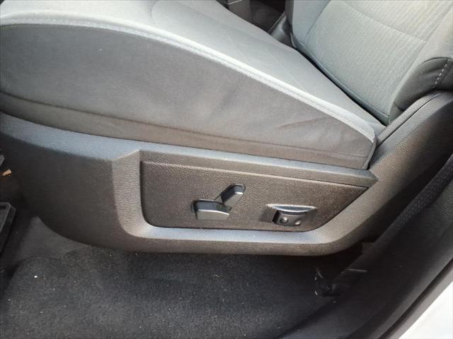 2022 Ram 1500 Classic SLT 4X4 CREW CAB 57  BOX