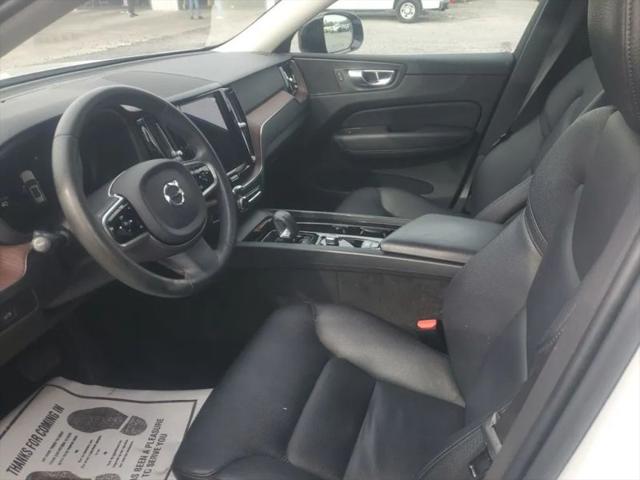2023 Volvo XC60 B5 Plus Dark Theme