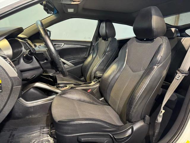 2013 Hyundai Veloster Base w/Black