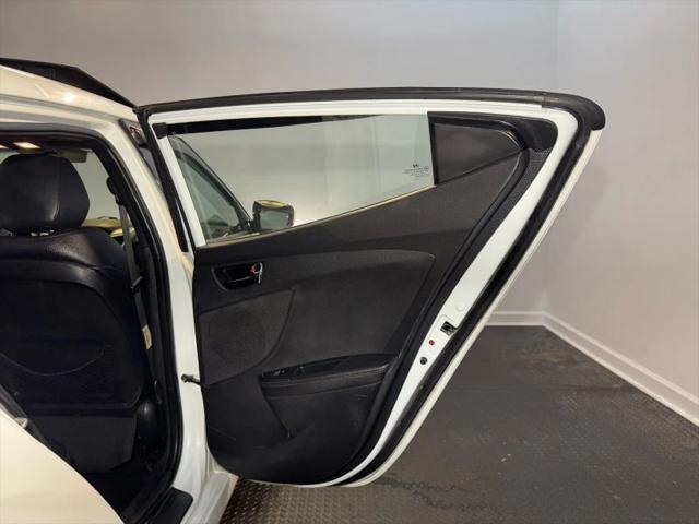 2013 Hyundai Veloster Base w/Black