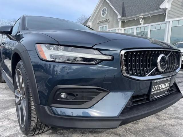 2025 Volvo V60 Cross Country Plus, B5 AWD Gas (mild hybrid)