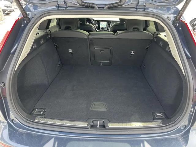 2025 Volvo V60 Cross Country Plus, B5 AWD Gas (mild hybrid)