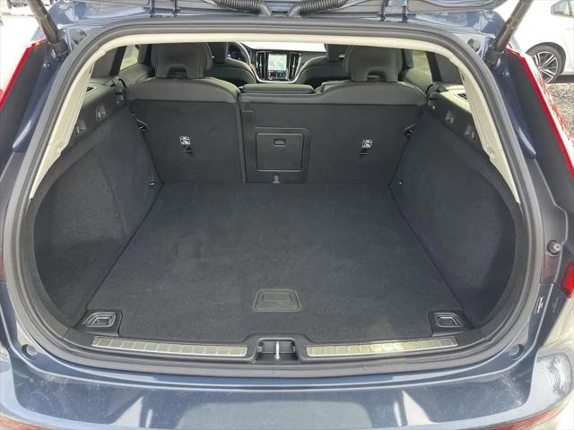 2025 Volvo V60 Cross Country Plus, B5 AWD Gas (mild hybrid)