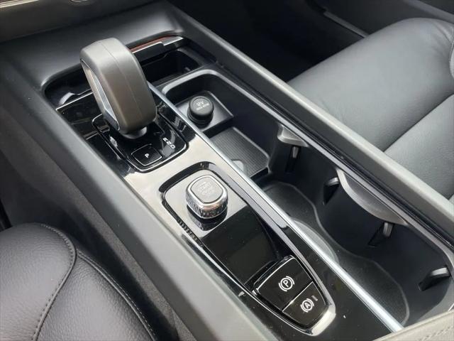2025 Volvo V60 Cross Country Plus, B5 AWD Gas (mild hybrid)