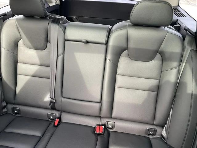 2025 Volvo V60 Cross Country Plus, B5 AWD Gas (mild hybrid)