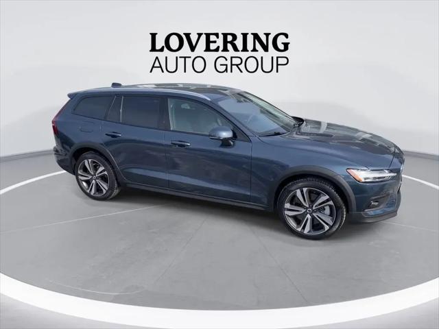 2025 Volvo V60 Cross Country Plus, B5 AWD Gas (mild hybrid)