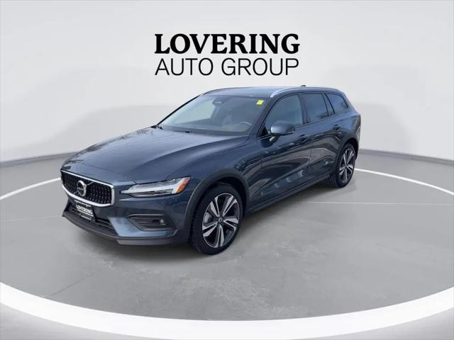 2025 Volvo V60 Cross Country Plus, B5 AWD Gas (mild hybrid)