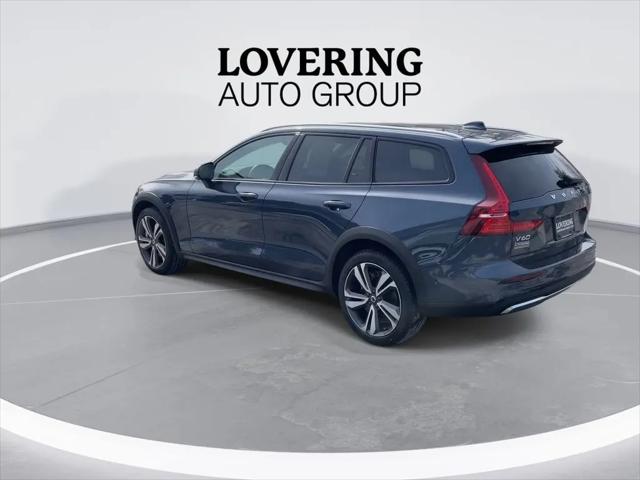 2025 Volvo V60 Cross Country Plus, B5 AWD Gas (mild hybrid)