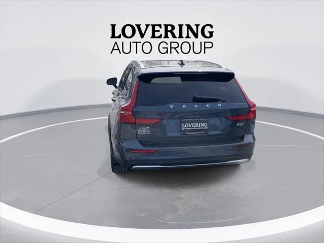 2025 Volvo V60 Cross Country Plus, B5 AWD Gas (mild hybrid)