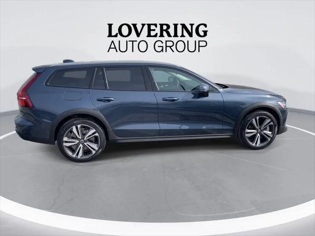 2025 Volvo V60 Cross Country Plus, B5 AWD Gas (mild hybrid)