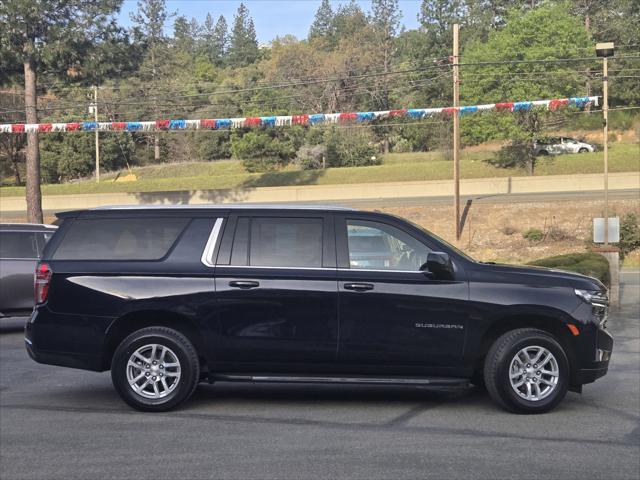 2024 Chevrolet Suburban 4WD LT