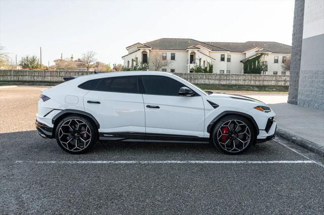 2023 Lamborghini Urus Performante