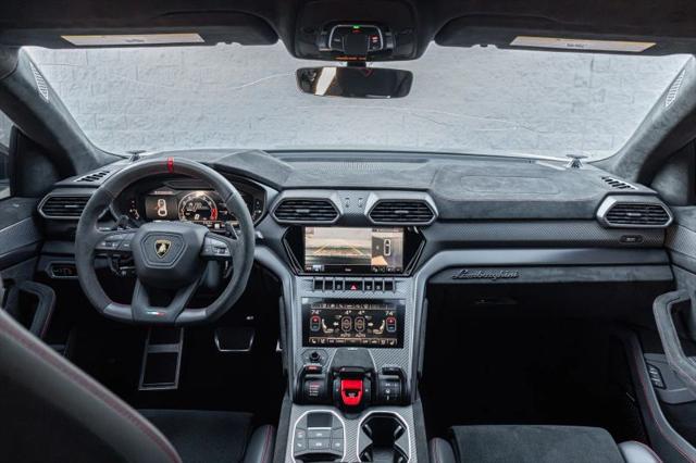 2023 Lamborghini Urus Performante